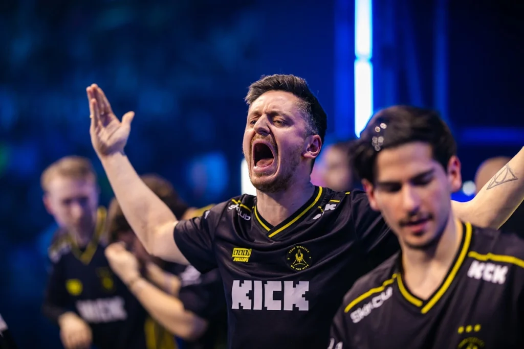 «200 тысяч за дедулю». Apex раскрыл стоимость перехода из G2 в Vitality