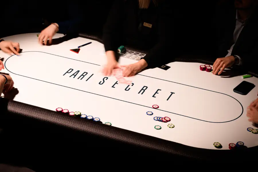 Клиенты PARI SECRET сыграли в покер в компании Алексея Щербакова и Luxury Girl