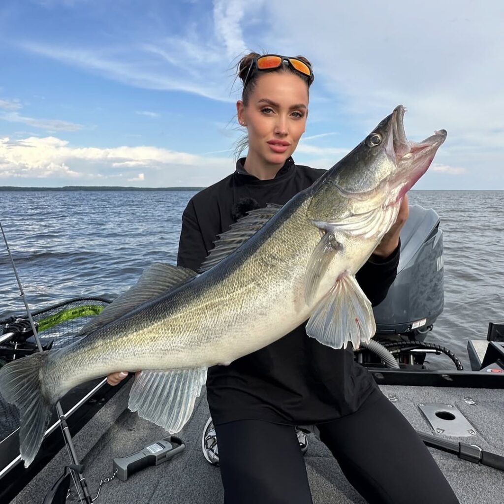 Интервью с Luxury Girl: уход с Pornhub, рыбалка, любовь к попсе и мечта о роли в полнометражном фильме