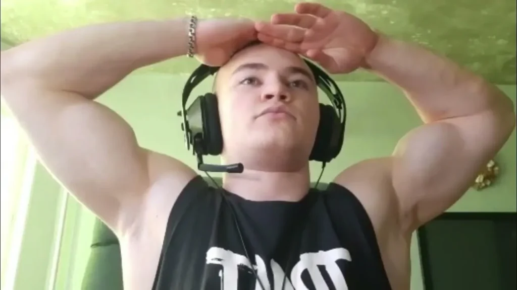 Derzko получил временный бан на Twitch за просмотр «Шрека навсегда»